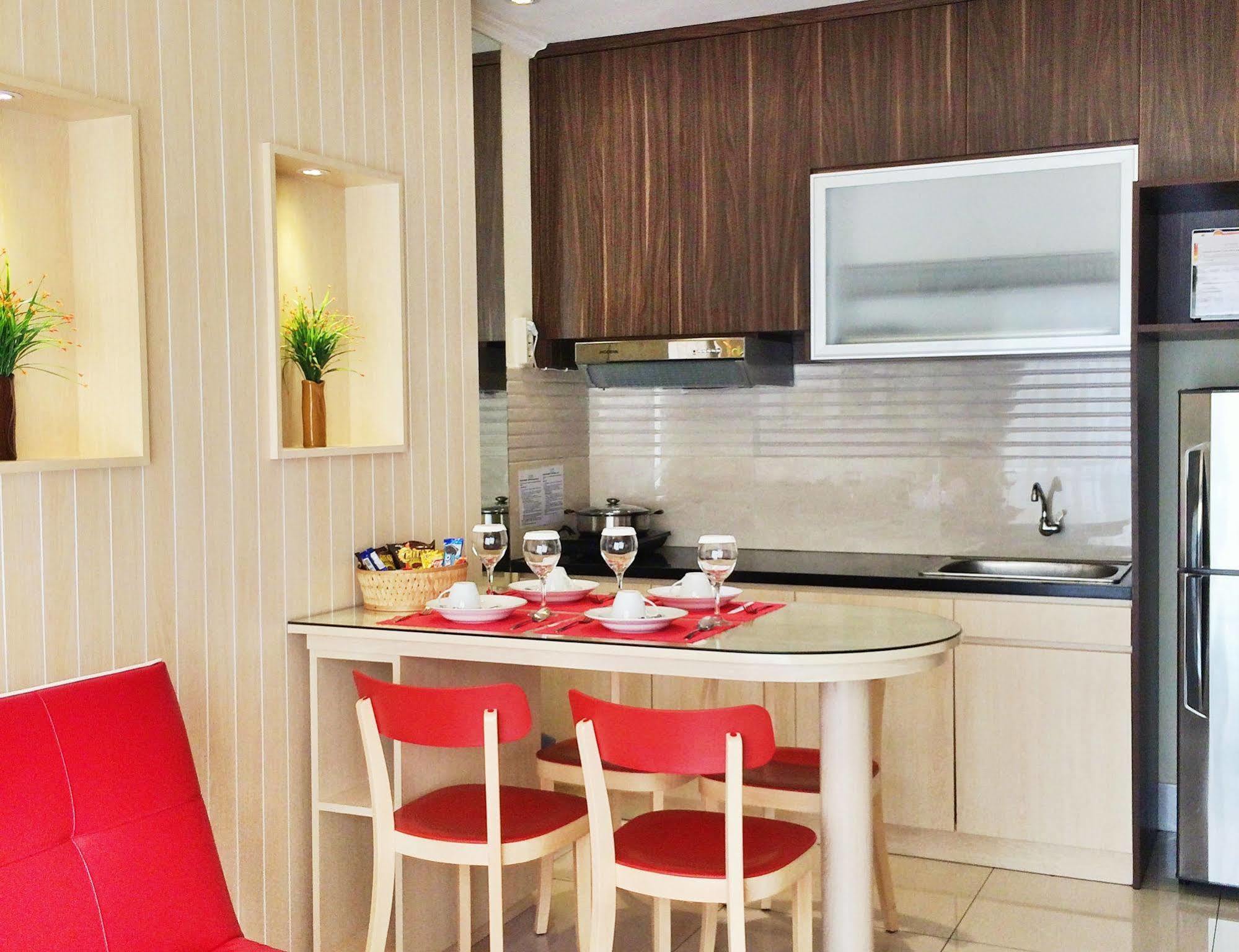 Ravarine Suite Apartment Джакарта Экстерьер фото